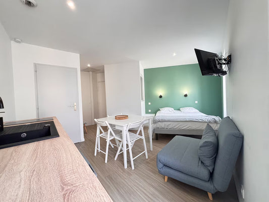 Studio La Tour Château Larcher