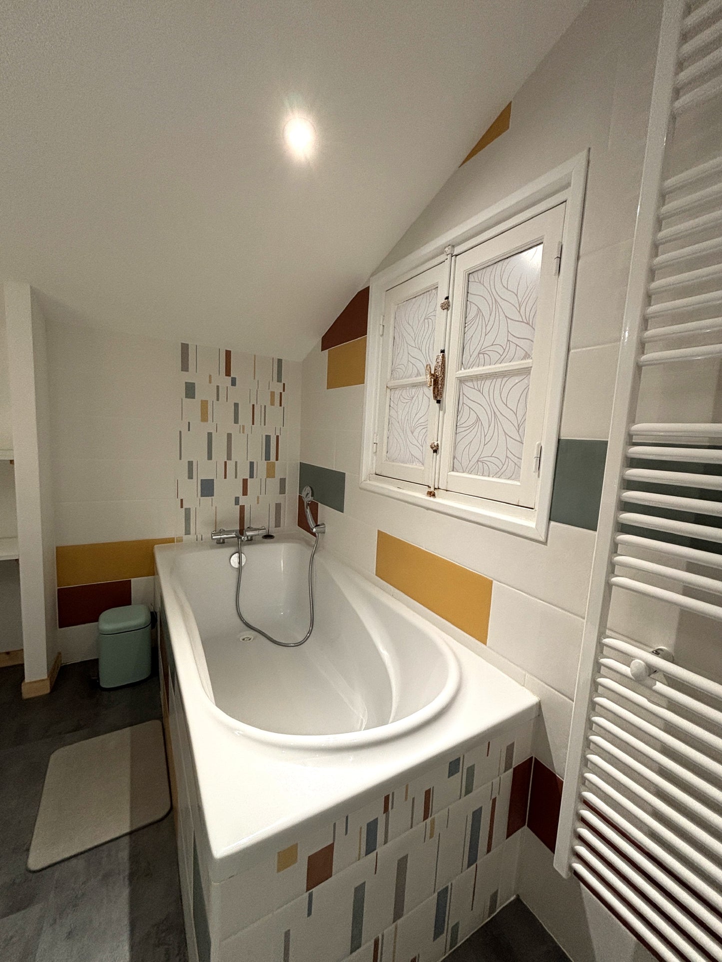 Gîte des Carmes à Vivonne – Grand Gîte Familial avec Terrasse, Baby-foot & Garage | Atout Clé Conciergerie