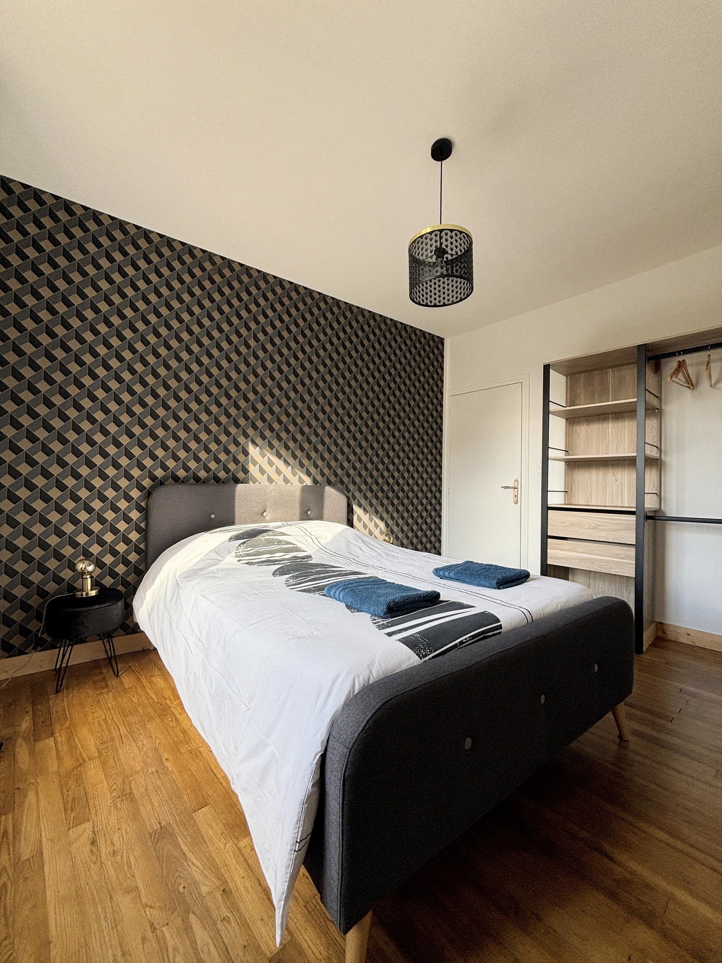 Gîte des Carmes à Vivonne – Grand Gîte Familial avec Terrasse, Baby-foot & Garage | Atout Clé Conciergerie