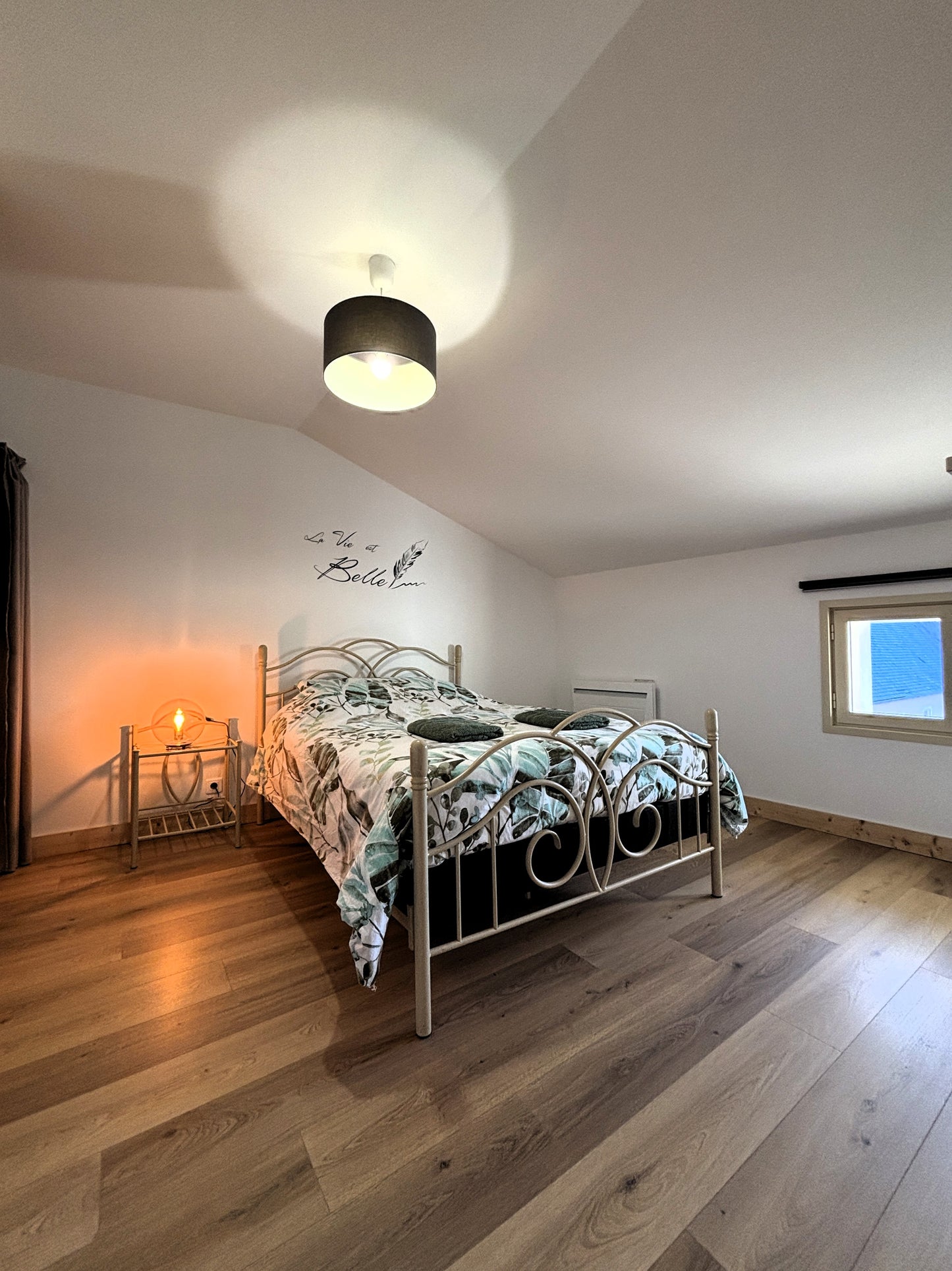 Gîte des Carmes à Vivonne – Grand Gîte Familial avec Terrasse, Baby-foot & Garage | Atout Clé Conciergerie