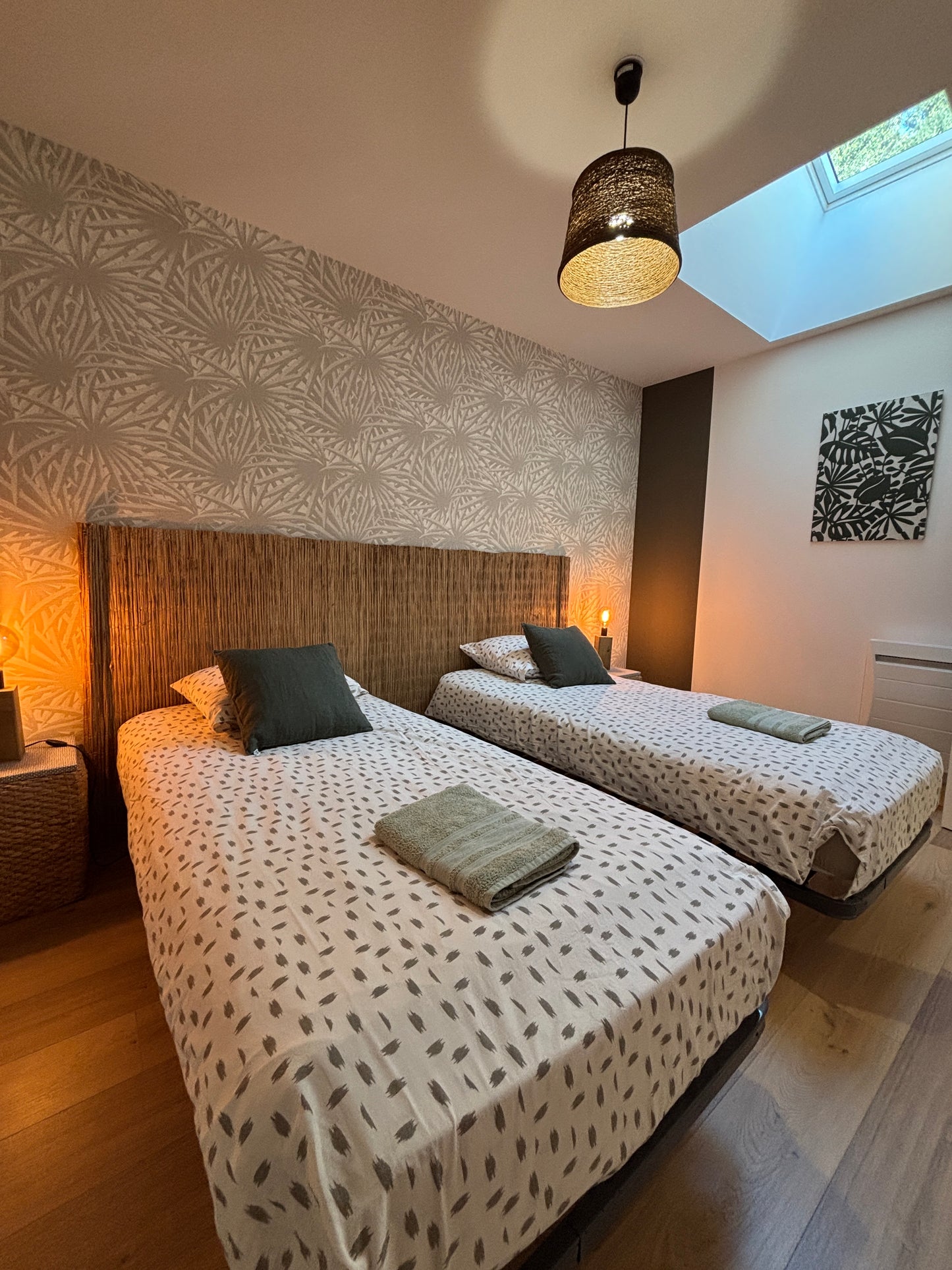 Gîte des Carmes à Vivonne – Grand Gîte Familial avec Terrasse, Baby-foot & Garage | Atout Clé Conciergerie