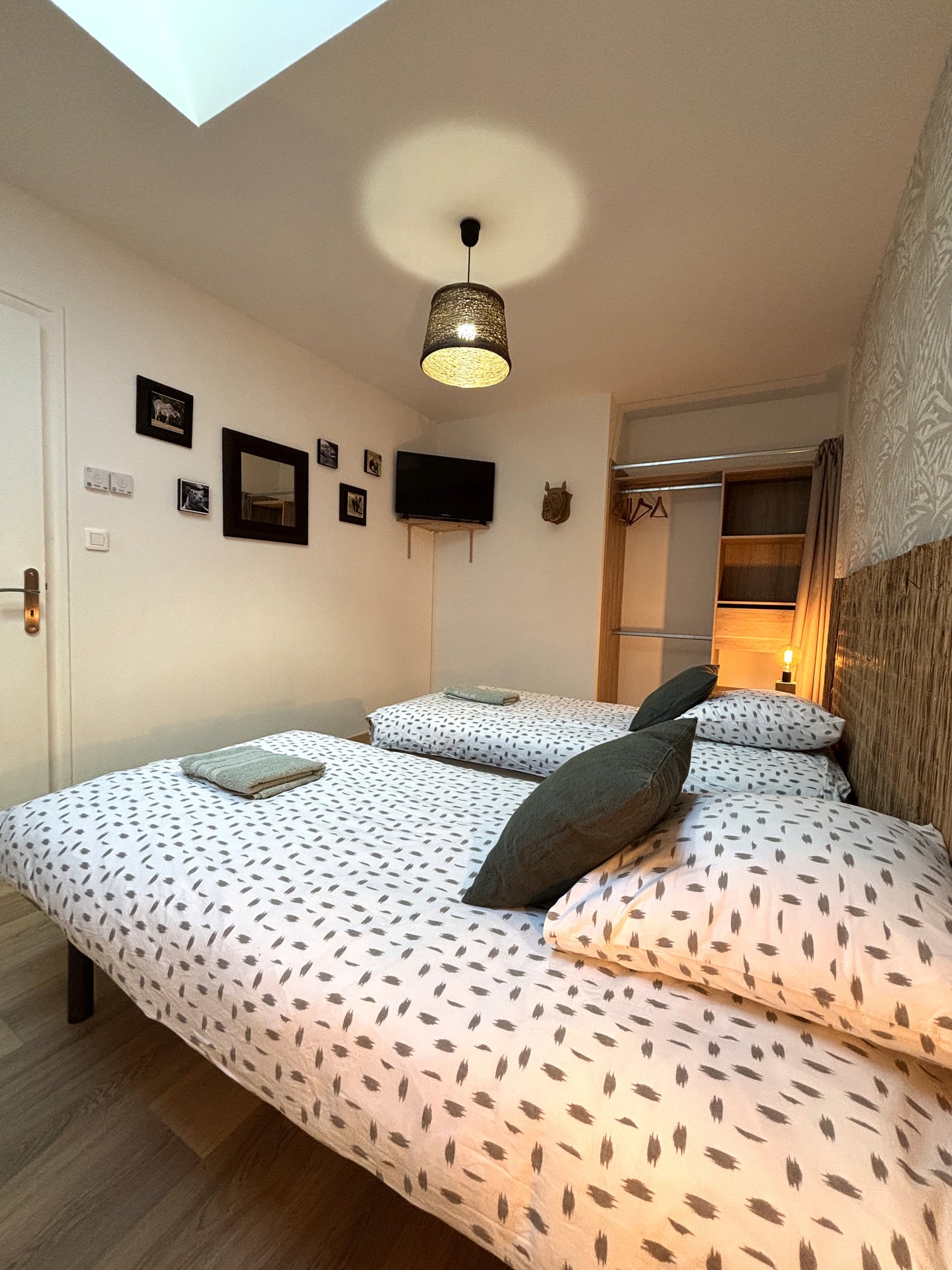 Gîte des Carmes à Vivonne – Grand Gîte Familial avec Terrasse, Baby-foot & Garage | Atout Clé Conciergerie