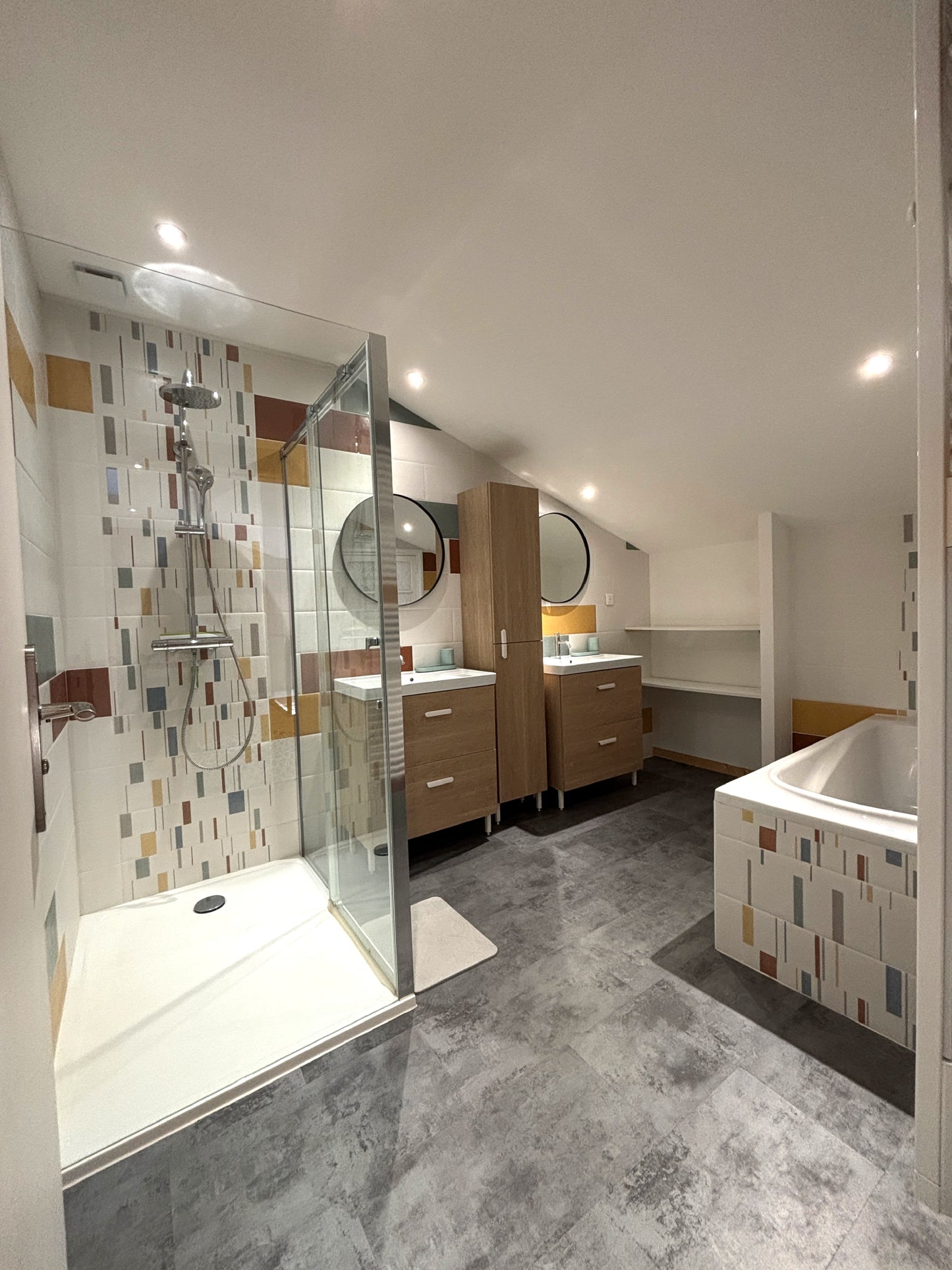 Gîte des Carmes à Vivonne – Grand Gîte Familial avec Terrasse, Baby-foot & Garage | Atout Clé Conciergerie