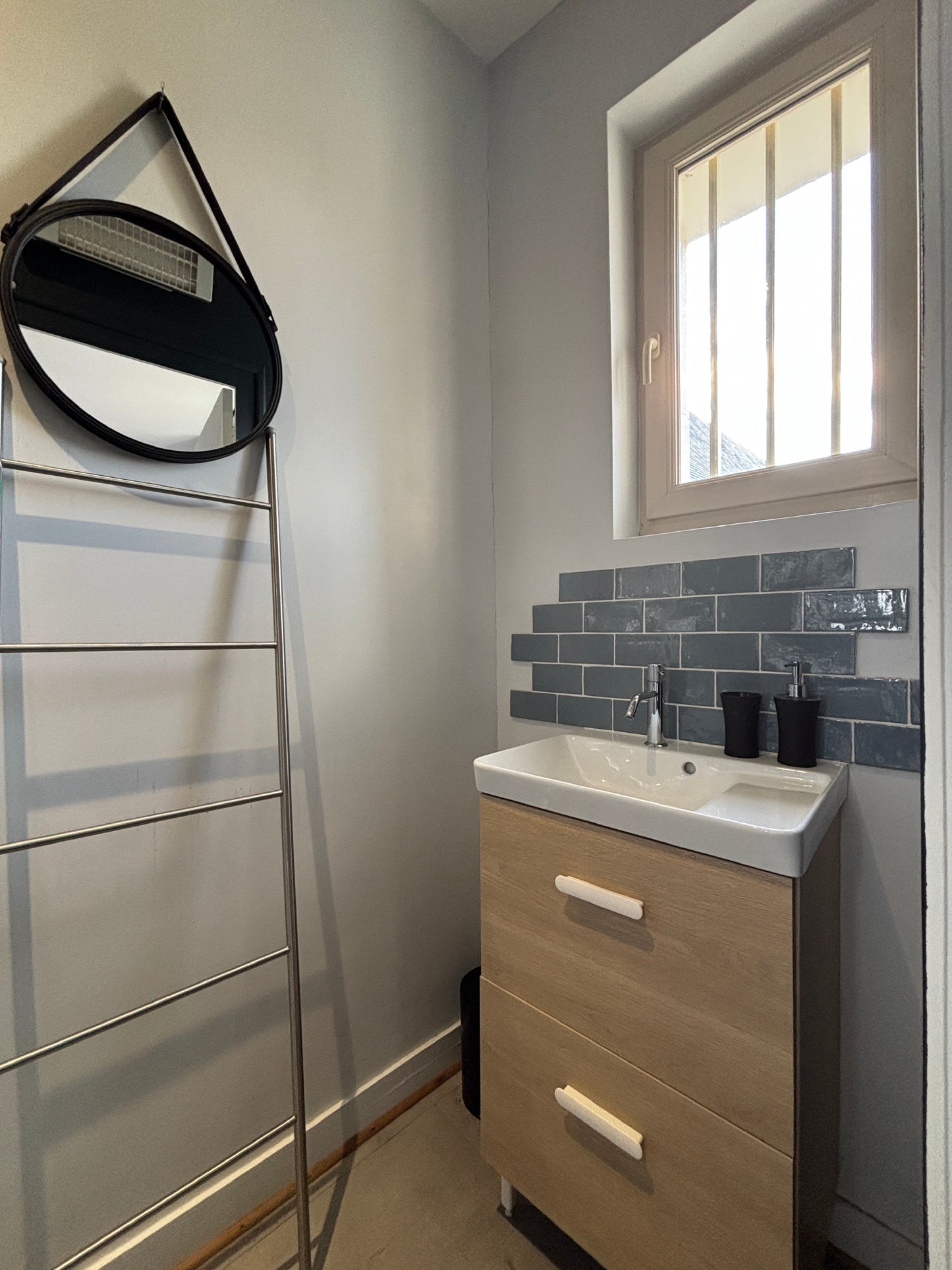 Gîte des Carmes à Vivonne – Grand Gîte Familial avec Terrasse, Baby-foot & Garage | Atout Clé Conciergerie