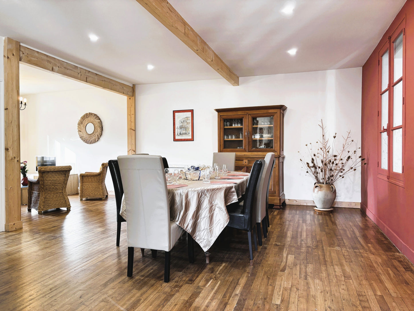 Gîte des Carmes à Vivonne – Grand Gîte Familial avec Terrasse, Baby-foot & Garage | Atout Clé Conciergerie