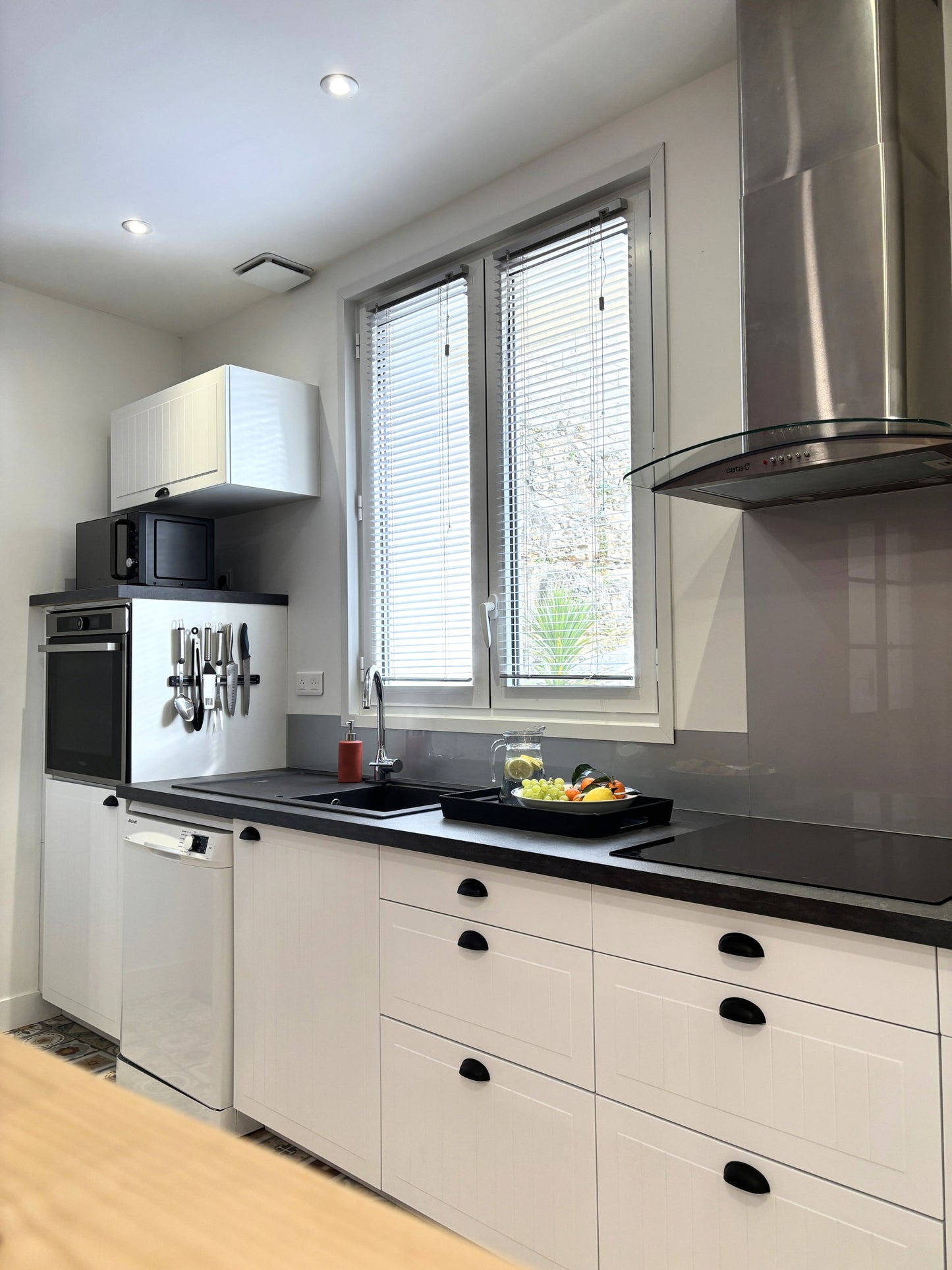 Gîte des Carmes à Vivonne – Grand Gîte Familial avec Terrasse, Baby-foot & Garage | Atout Clé Conciergerie