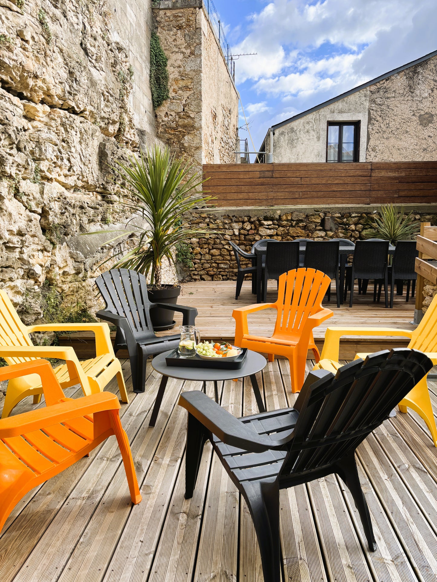 Gîte des Carmes à Vivonne – Grand Gîte Familial avec Terrasse, Baby-foot & Garage | Atout Clé Conciergerie
